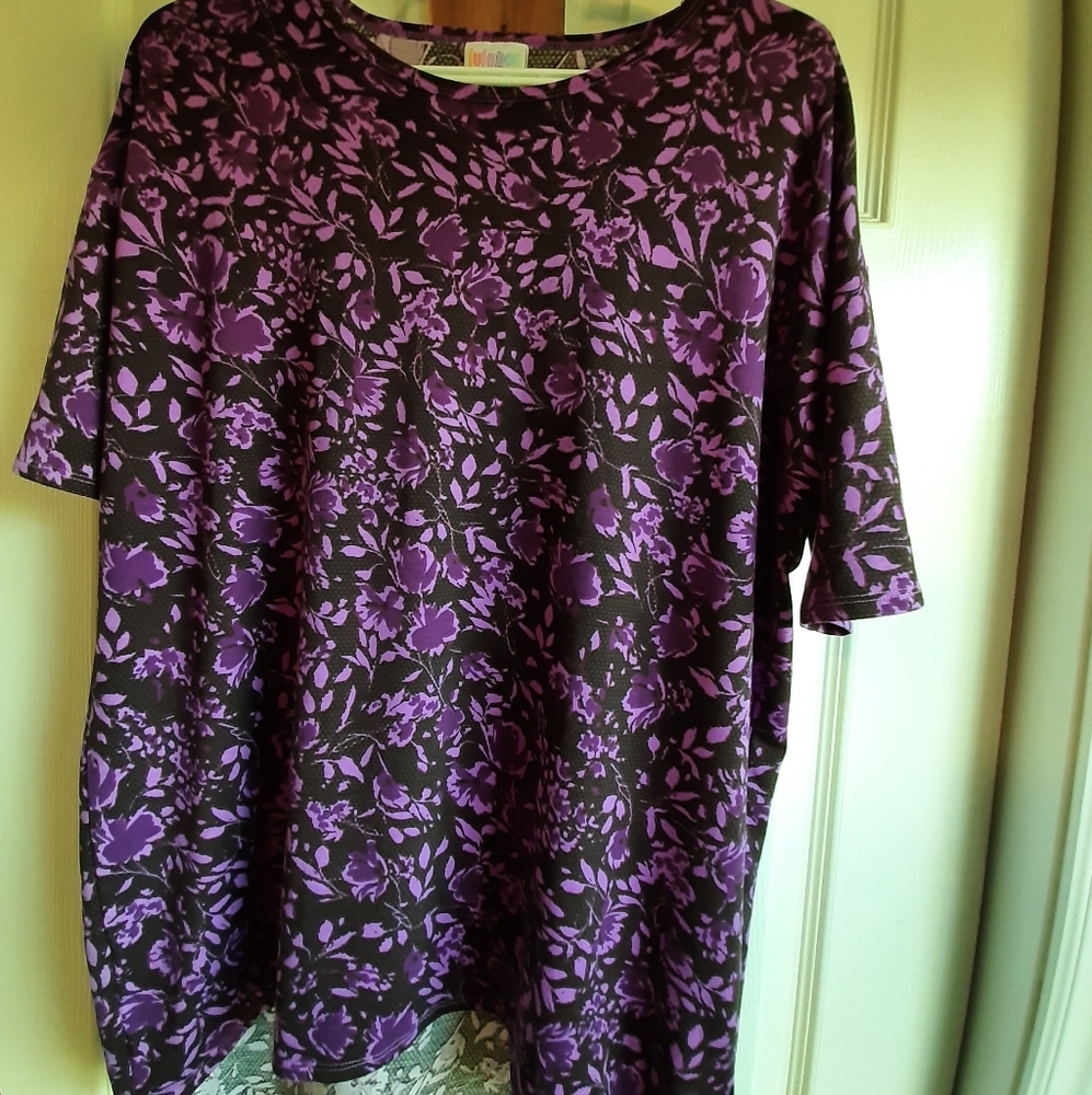 Xxs Irma shirt LulaRoe